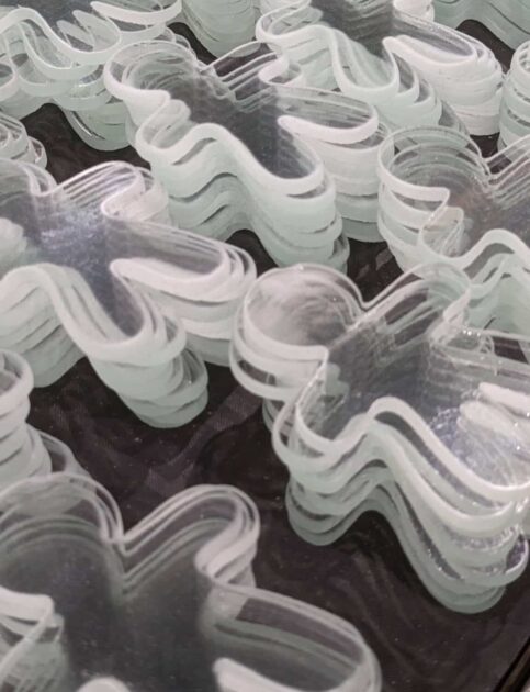 Découpe au jet d'eau de pièces en verre - Groupe TMA
